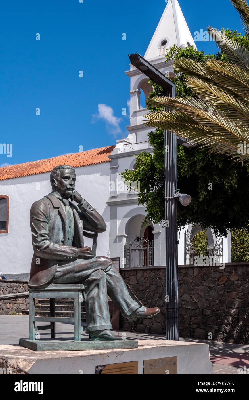 Statue de Manuel Velázquez Cabrera assis sur une chaise Puerto del Rosario Fuerteventura Canaries Espagne Banque D'Images