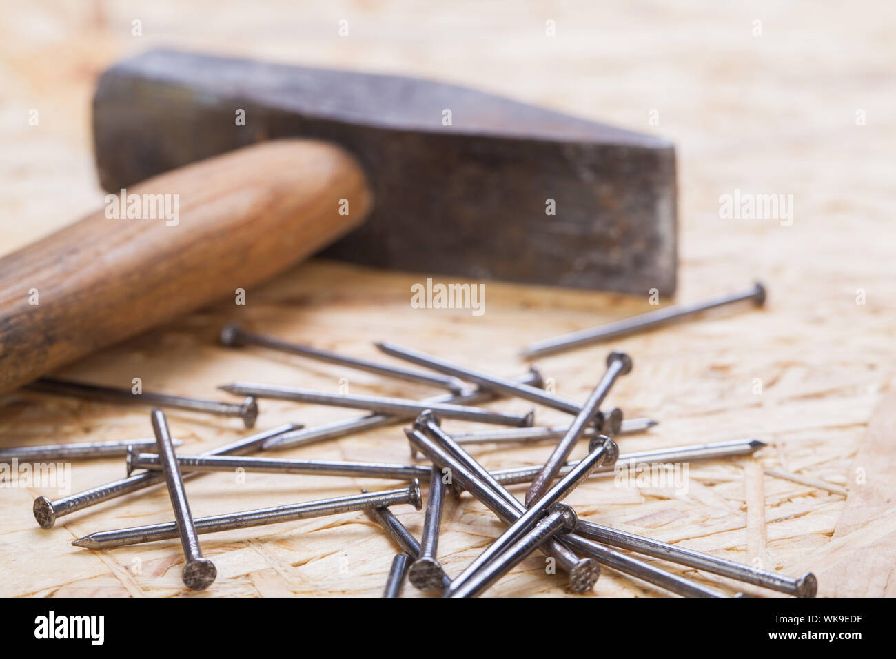 Mallet de clous et de planches de bois neuf Banque D'Images