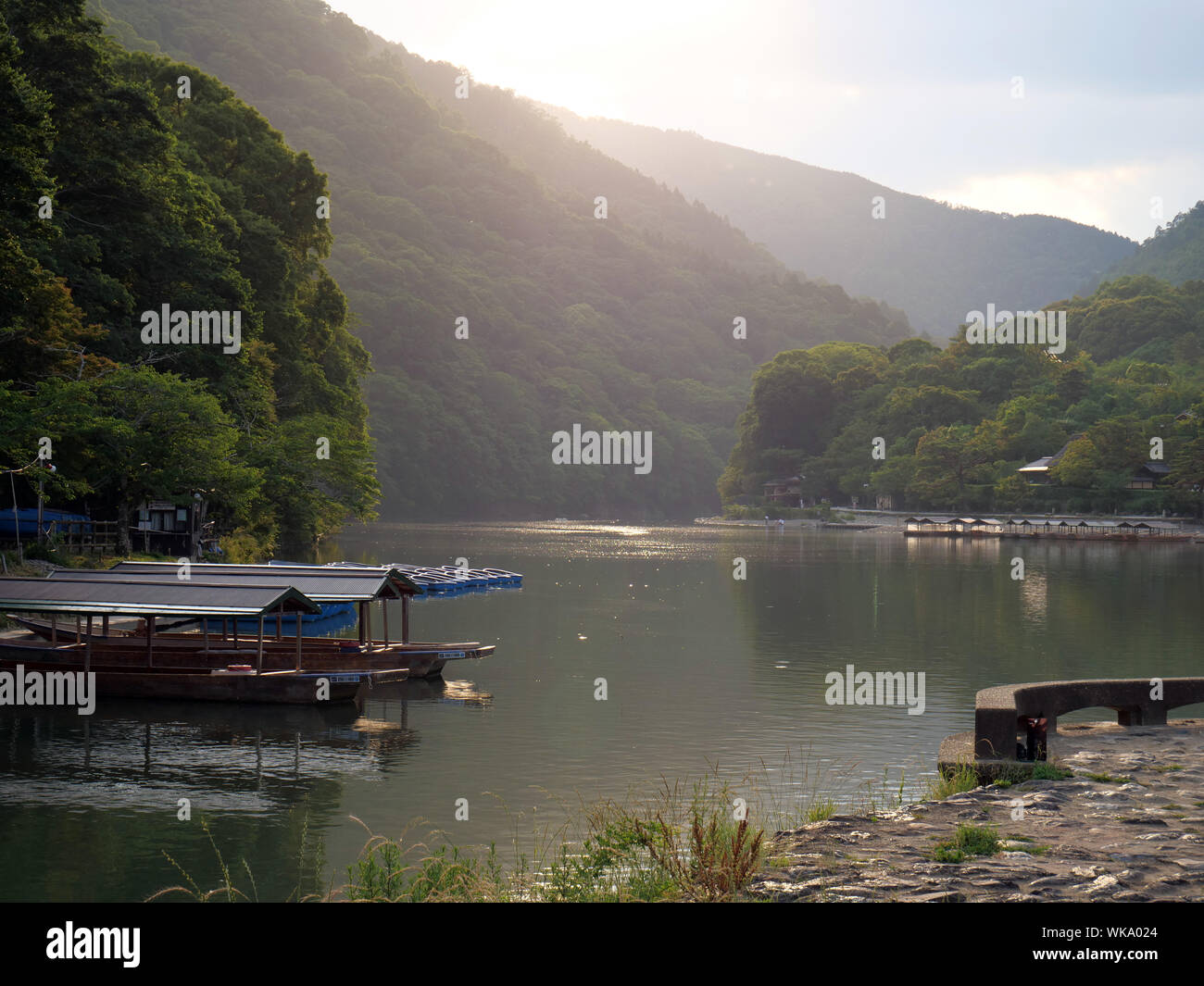 Japon - photo de Sean Sprague de Arashiyama, Kyoto. La rivière Hozu-gawa. Banque D'Images