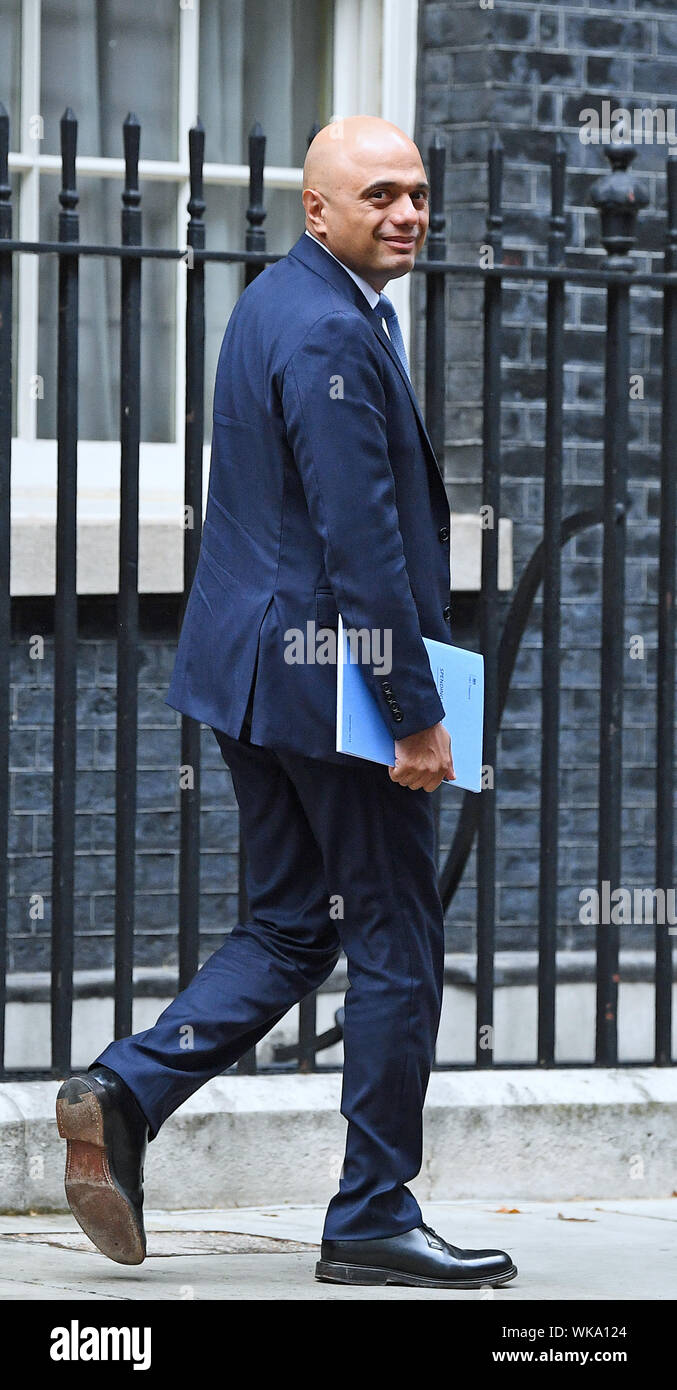 Chancelier de l'Échiquier, Sajid Javid, quitte sa résidence officielle au 11, Downing Street, à Londres, à faire une déclaration devant le Parlement qui va confirmer les budgets ministériels pour l'exercice 2020-2021. Banque D'Images