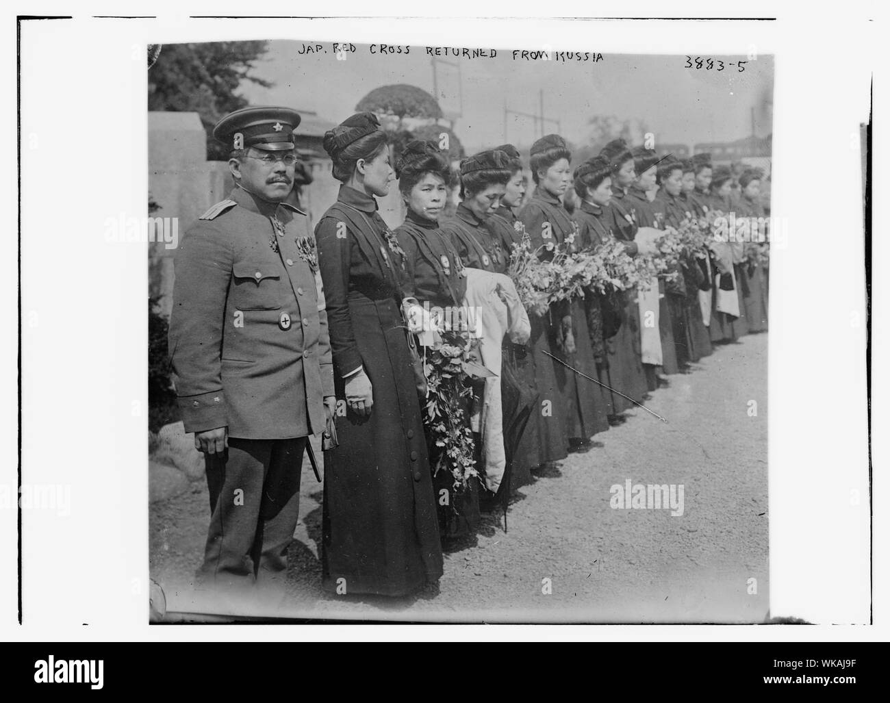 Croix Rouge japonaise revient de Russie Banque D'Images