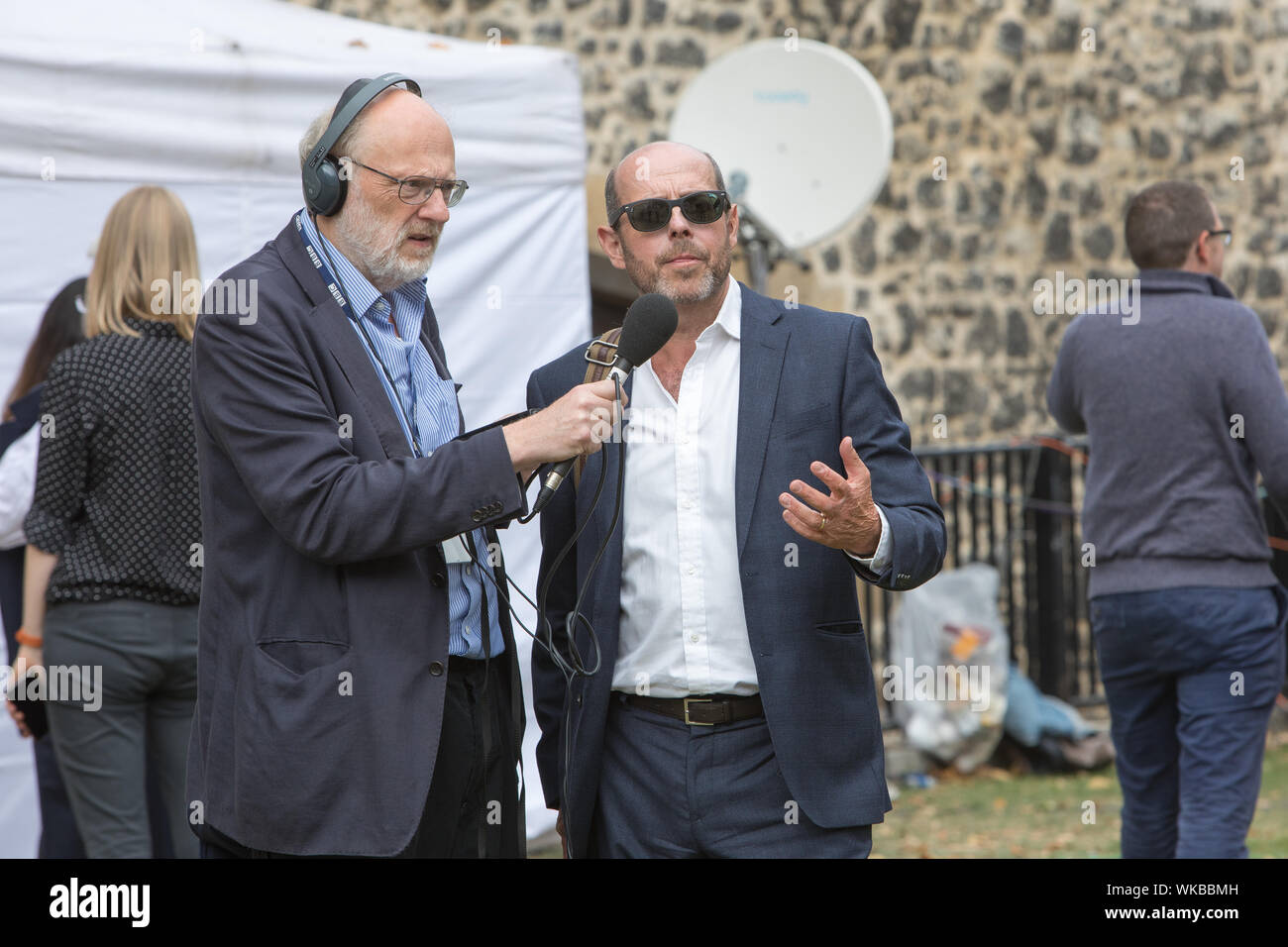 College Green, Londres, Royaume-Uni. 3 septembre 2019. Nick Robinson, BBC Radio 4 rapports sur les événements de Brexit College Green. Le premier ministre, Boris Jonson fait face à une rébellion de députés conservateurs supérieurs sur des plans pour bloquer efficacement l'UK La sortie de l'UE sans un accord le 31 octobre. Les Conservateurs rebelles d'une motion au Parlement pour une nouvelle législation pour retarder l'Brexit jusqu'en janvier 2020. À moins que le gouvernement accepte de traiter une sortie ou un nouvel accord de retrait avec l'UE. Banque D'Images