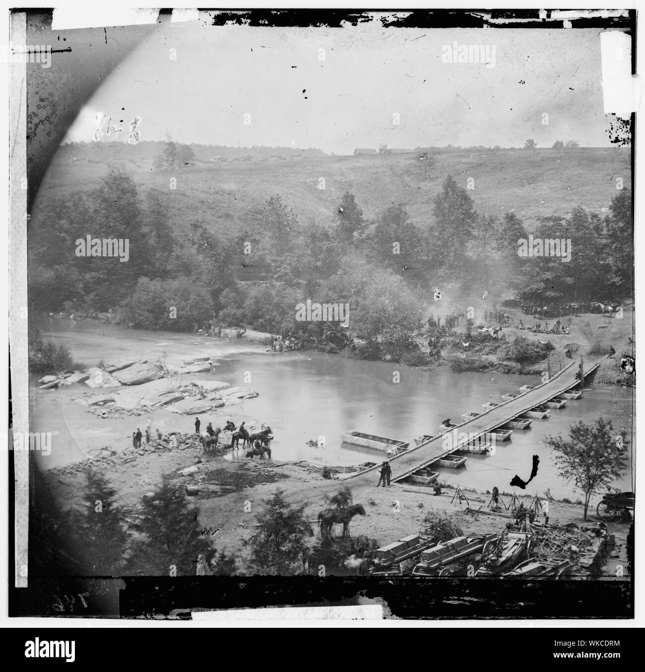Jéricho Mills, Va. Toile pont de bateaux dans le Nord Anna, construit par le 50e New York ingénieurs ; la 5ème Corps sous le général Gouverneur K. Warren traversé ici sur le 23d. Vue depuis la rive nord Résumé : Guerre civile sélectionné des photographies, 1861-1865 Banque D'Images