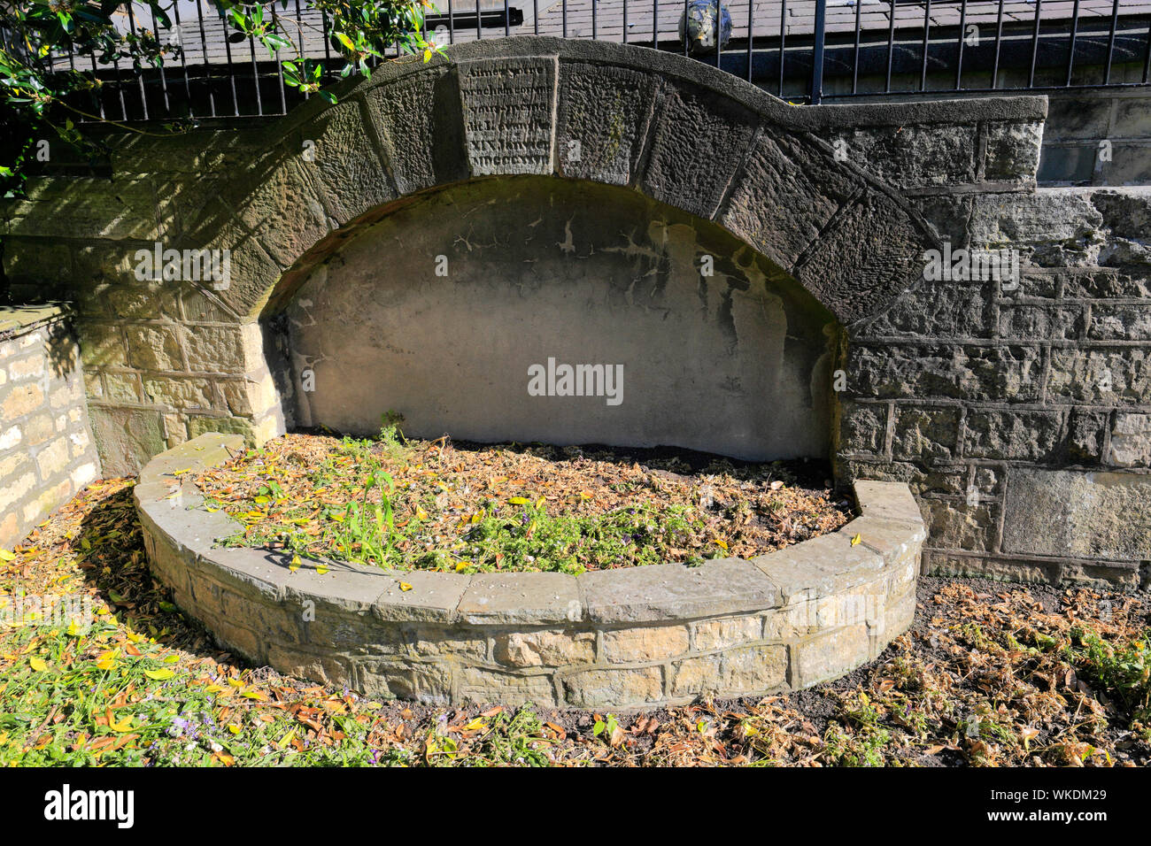 Les Huguenots arch, jardin de repos, Wetherby town, North Yorkshire, Angleterre, Royaume-Uni Banque D'Images