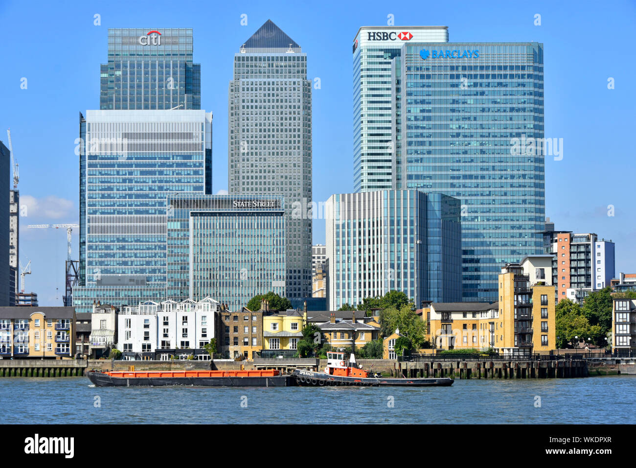 Gratte-ciel moderne vue sur Canary Wharf London Docklands Skyline dans le quartier des banques financières AC Bureau de la Banque mondiale pour la Barclays UK Angleterre HSBC Banque D'Images