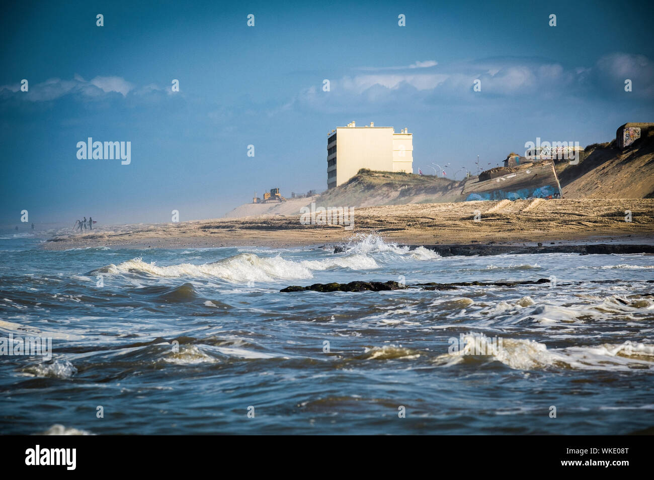 Soulac-sur-Mer (centre-ouest de la France) : l'immeuble de 4 étages "Le Signal", dont les propriétaires ont été évacués par un décret de la préfecture pour des raisons climatiques Banque D'Images