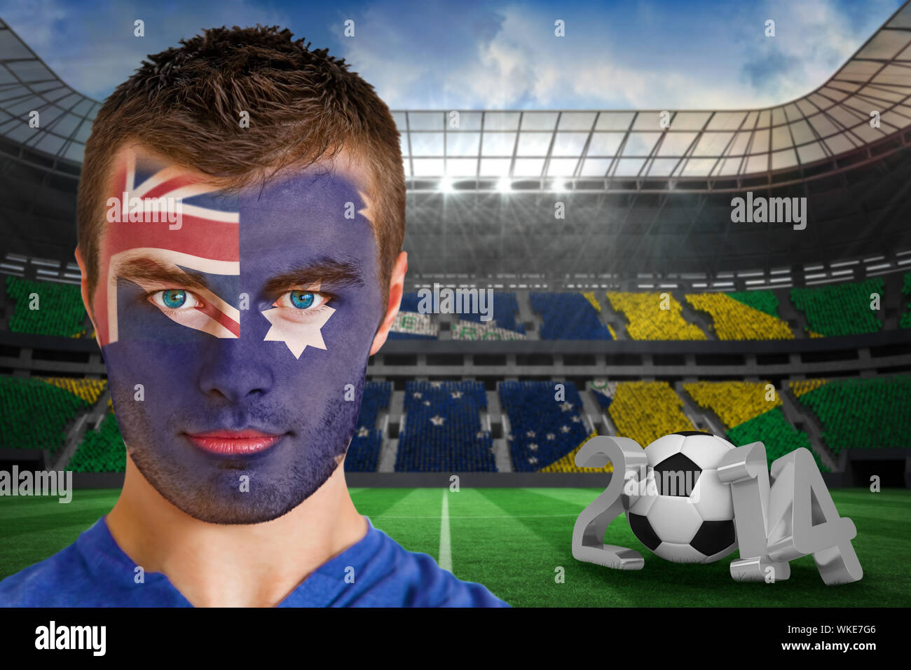 Les jeunes de l'Australie ventilateur avec la peinture pour le visage  contre le grand stade de football brésilien avec des fans Photo Stock -  Alamy