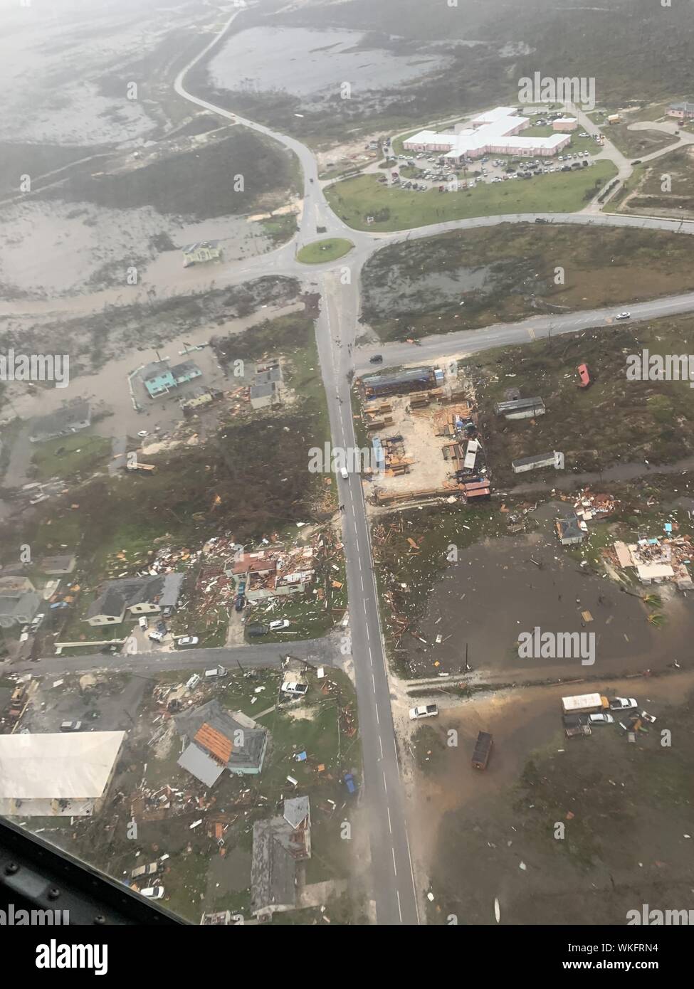 La station de la Garde côtière canadienne avant-Clearwater a déployé quatre équipages d'hélicoptères Jayhawk MH-60 à l'appui de la recherche et sauvetage et l'aide humanitaire aux Bahamas, 3 septembre 2019, 3 septembre 2019. La Garde côtière est l'appui de l'Agence de gestion d'urgence nationale des Bahamas et le Royal Bahamian Force de défense, qui sont des efforts de recherche et sauvetage dans les Bahamas (U.S. Photo gracieuseté de la Garde côtière canadienne Garde côtière canadienne Air Station Clearwater). () Banque D'Images