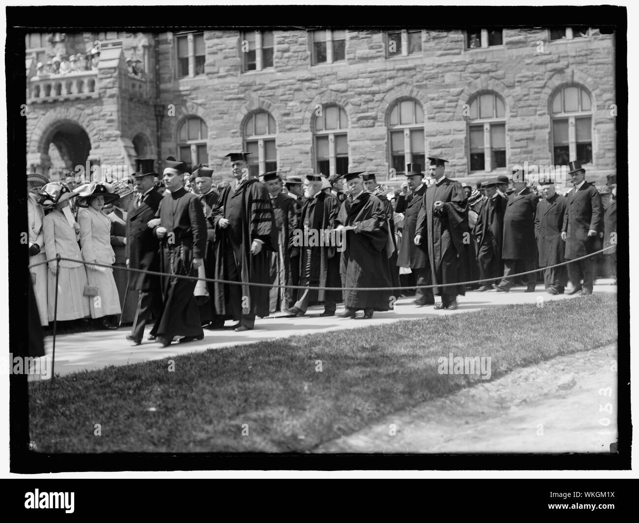 Photo de la procession lors de la cérémonie de la statue l'évêque John Carroll à l'Université de Georgetown, le 4 mai 1912 Banque D'Images