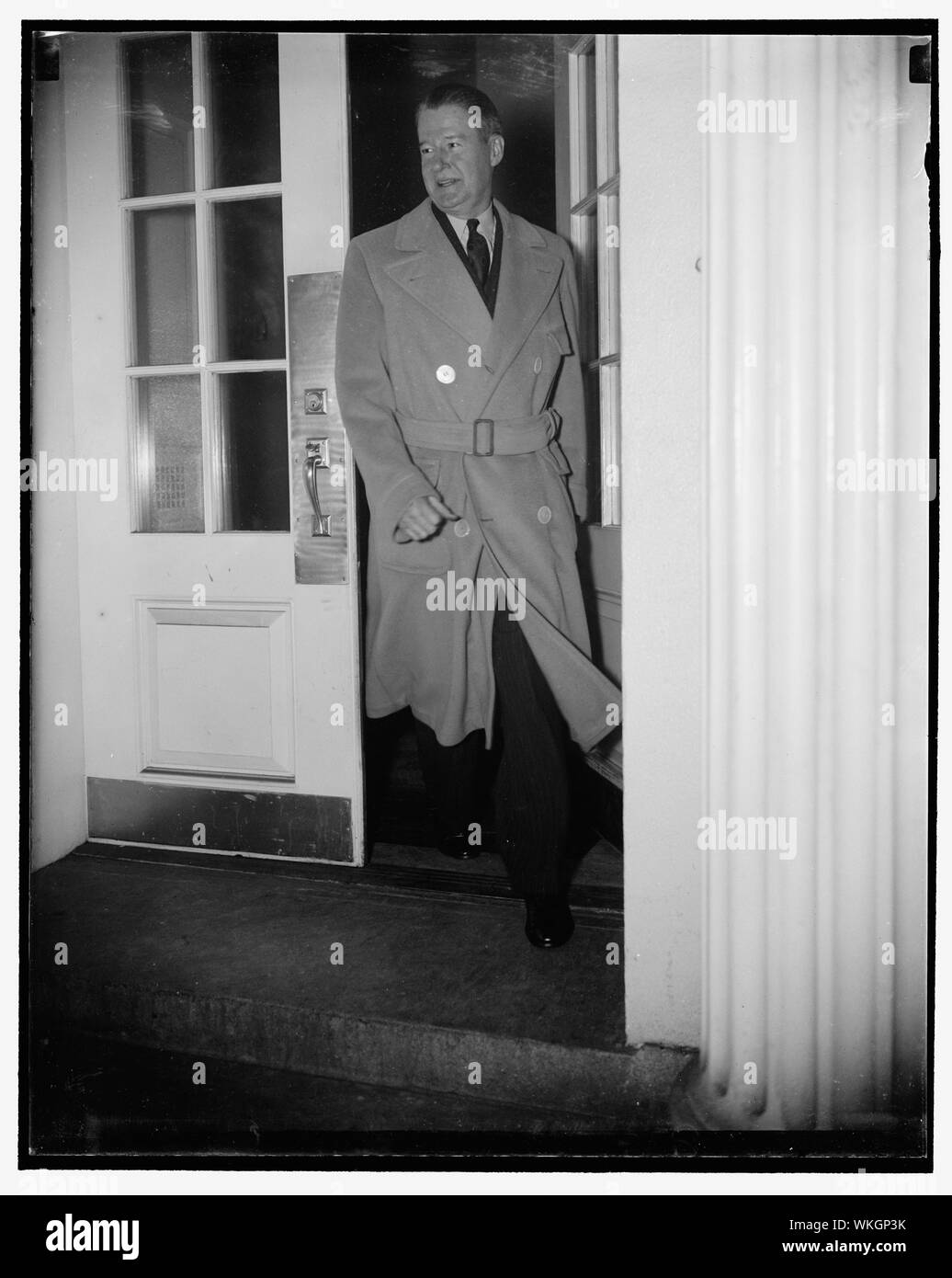 John D. Biggers, chef du recensement, illustré de quitter la Maison Blanche après l'une de ses conférences avec le président, 2/25/38 Banque D'Images