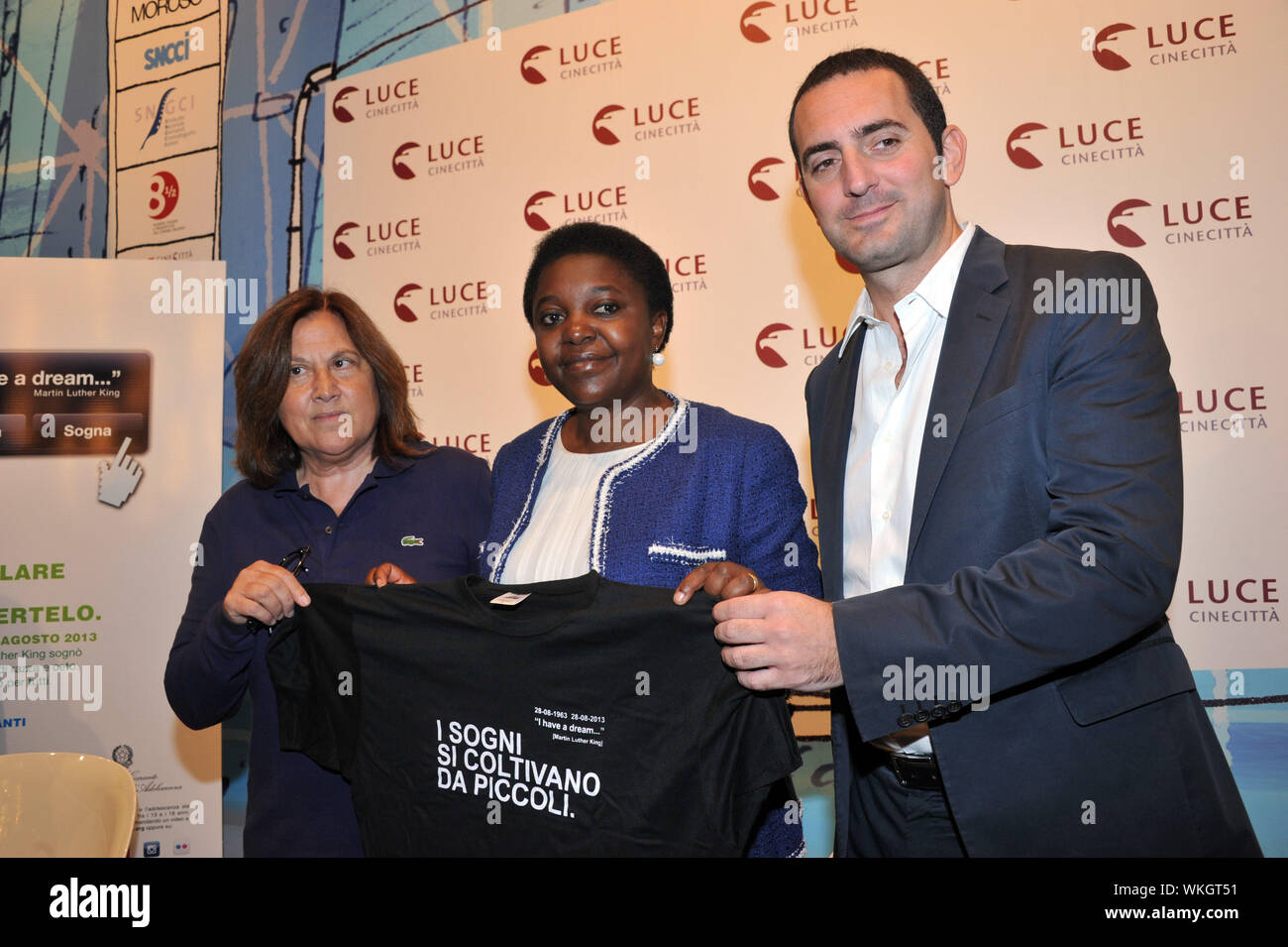 70° Mostra Internazionale del cinema di Venezia incontro per i 50 anni del discours 'J'ai fait un rêve." di Martin Luther King, Cécile Kyenge nella foto, Lucia Annunziata, Vincenzo Spadafora (Camilla Morandi/IPA/Fotogramma, Venezia - 2013-09-02) p.s. la foto e' utilizzabile nel rispetto del contesto dans cui e' stata scattata, e senza intento del diffamatorio decoro delle persone rappresentate Banque D'Images