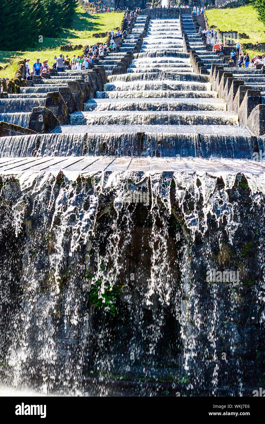 KASSEL, ALLEMAGNE LE 18 JUIN 2014 : jeux d'eau dans le célèbre le parc Bergpark Wilhelmshöhe à Kassel. Banque D'Images