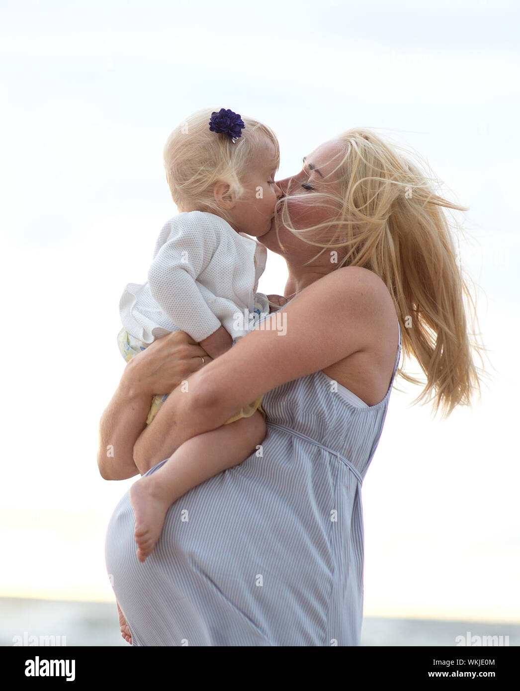 Enfant enceinte et de levage