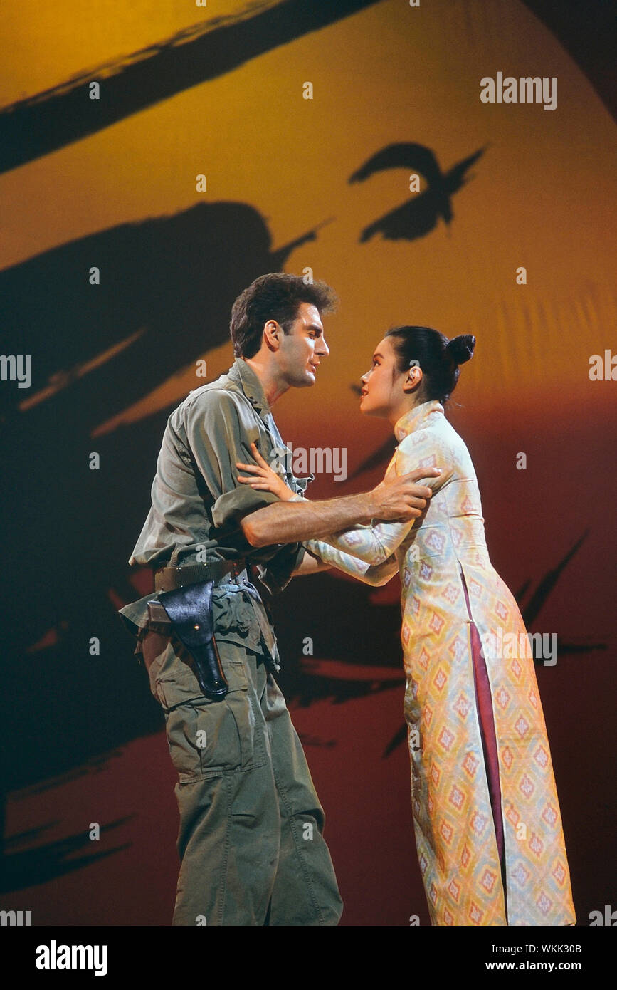 Miss Saigon production sur scène, le Théâtre Royal de Drury Lane, Londres, Royaume-Uni. Circa 1989 Banque D'Images