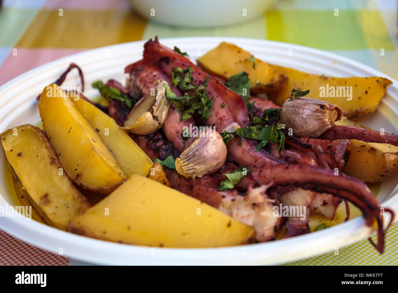 Recette Poulpe Grillé à La Portugaise Poulpe poulpe grillé avec pommes de terre, d'ail et d'huile d'olive. La  gastronomie portugaise Photo Stock - Alamy