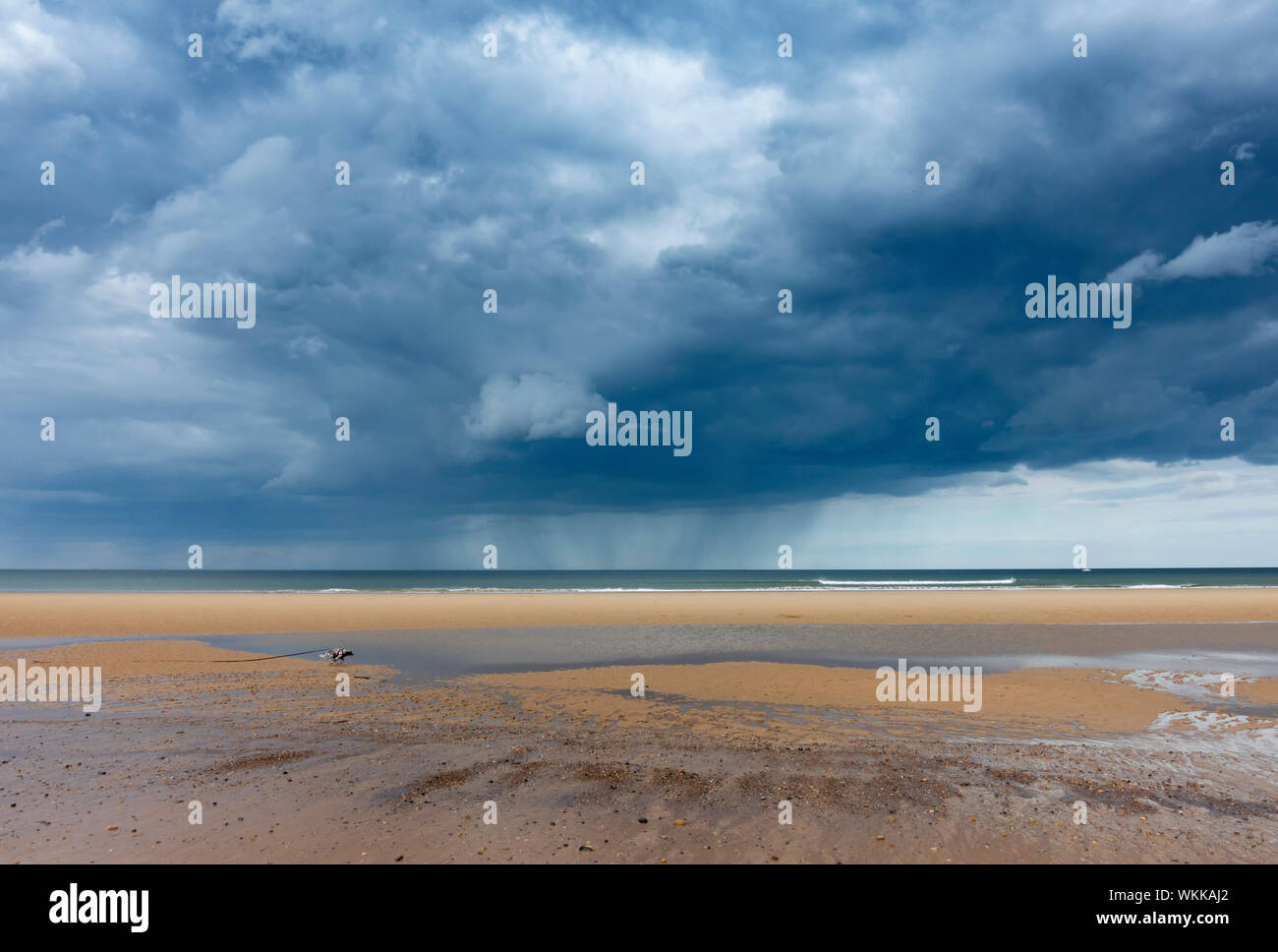 Des nuages d'orage, le tonnerre et la foudre sur la mer du Nord. UK Banque D'Images
