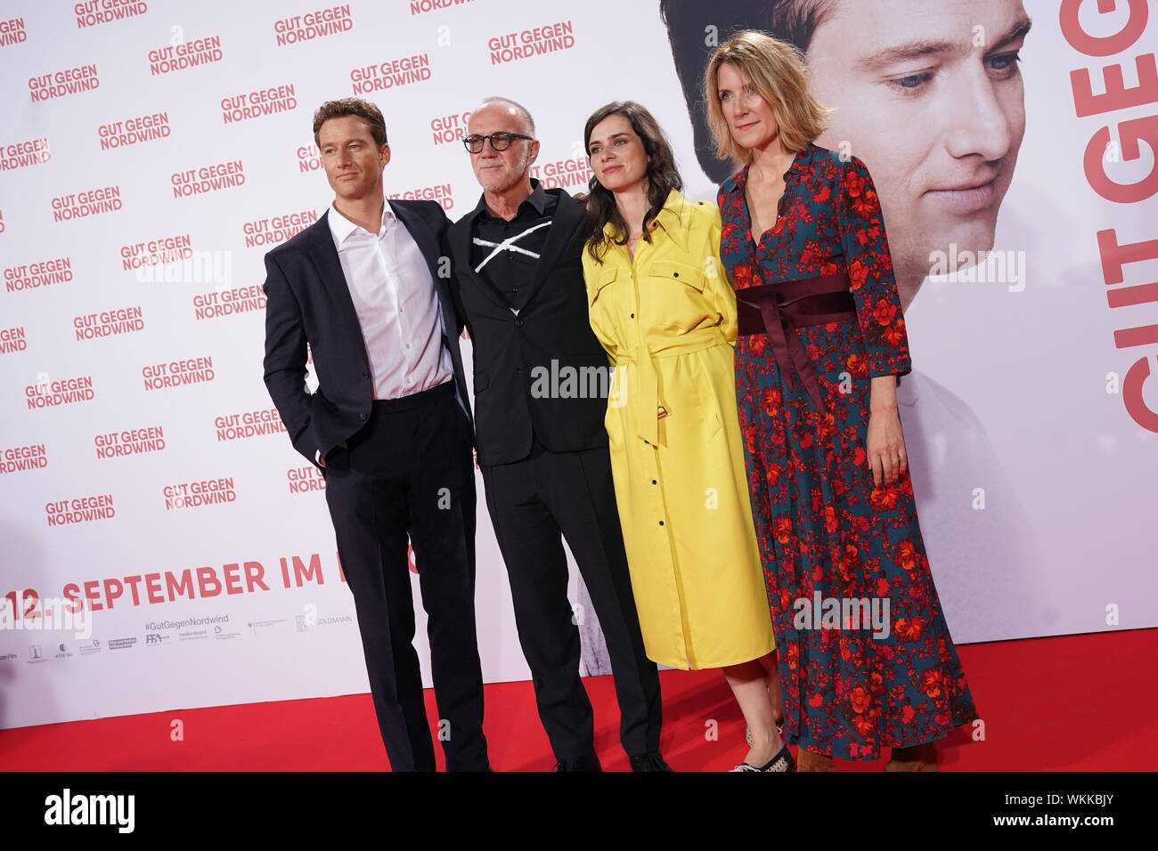 Nora Tschirner und Alexander Fehling gemeinsam mit Vanessa Jopp und Regisseurin Romanautor Daniel Glattauer auf dem roten Teppich bei der Weltpremiere Banque D'Images
