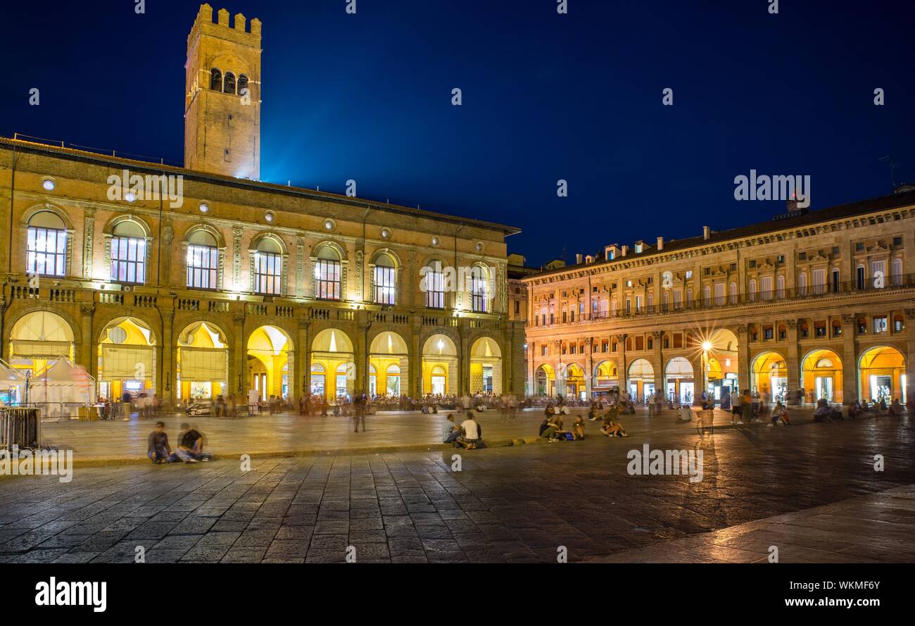 Palazzo del Podesta à Piazza Maggiore, photo de nuit, Bologne, Emilie-Romagne, Italie Banque D'Images