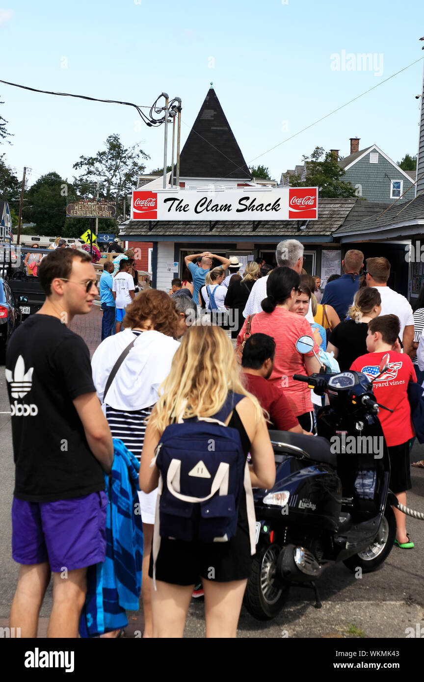 Les clients sont alignées en face du Clam Shack.restaurant.Kennebunkport.Maine.USA Banque D'Images