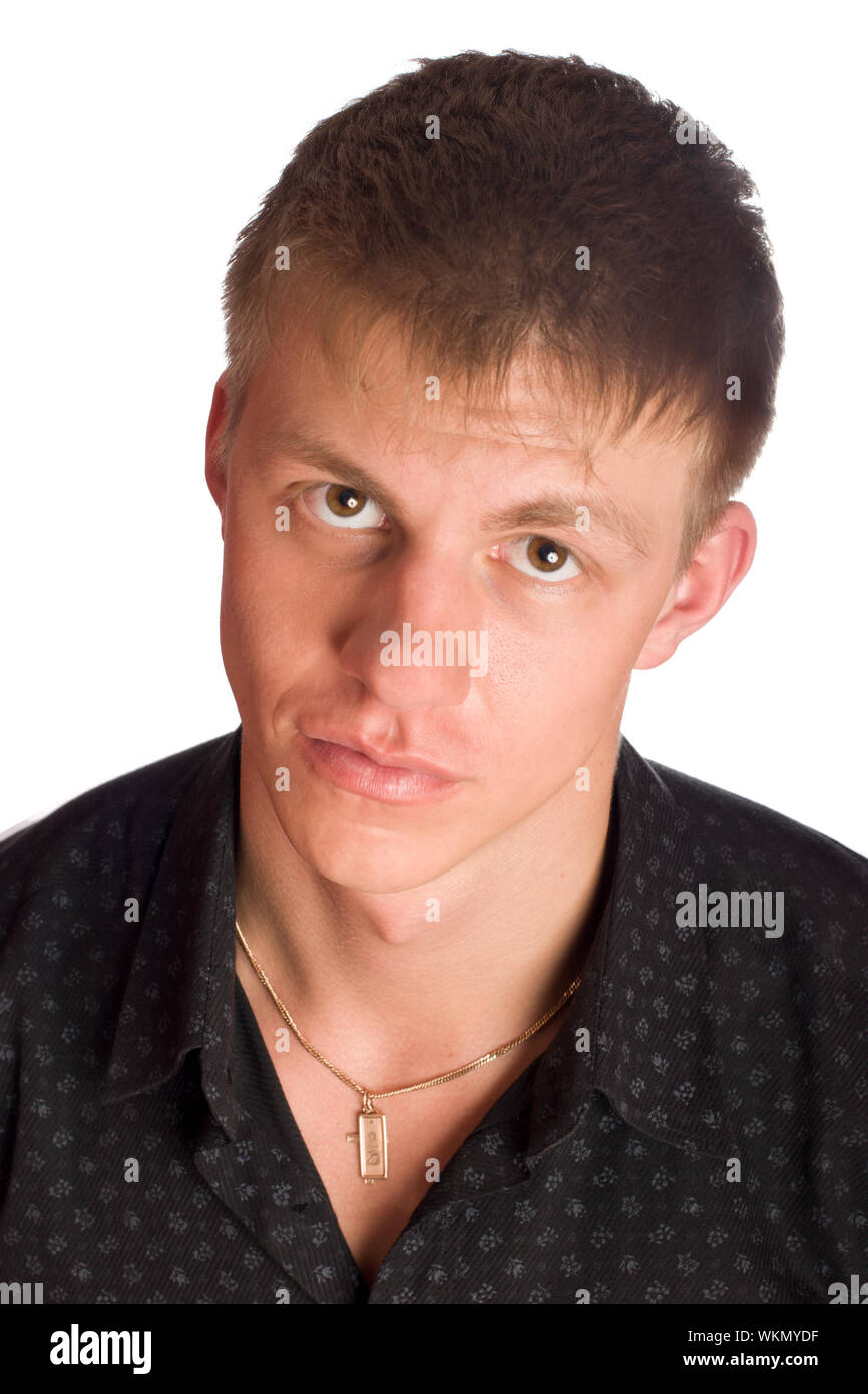 Jeune homme blond vêtu de noir shirt isolated on white Banque D'Images