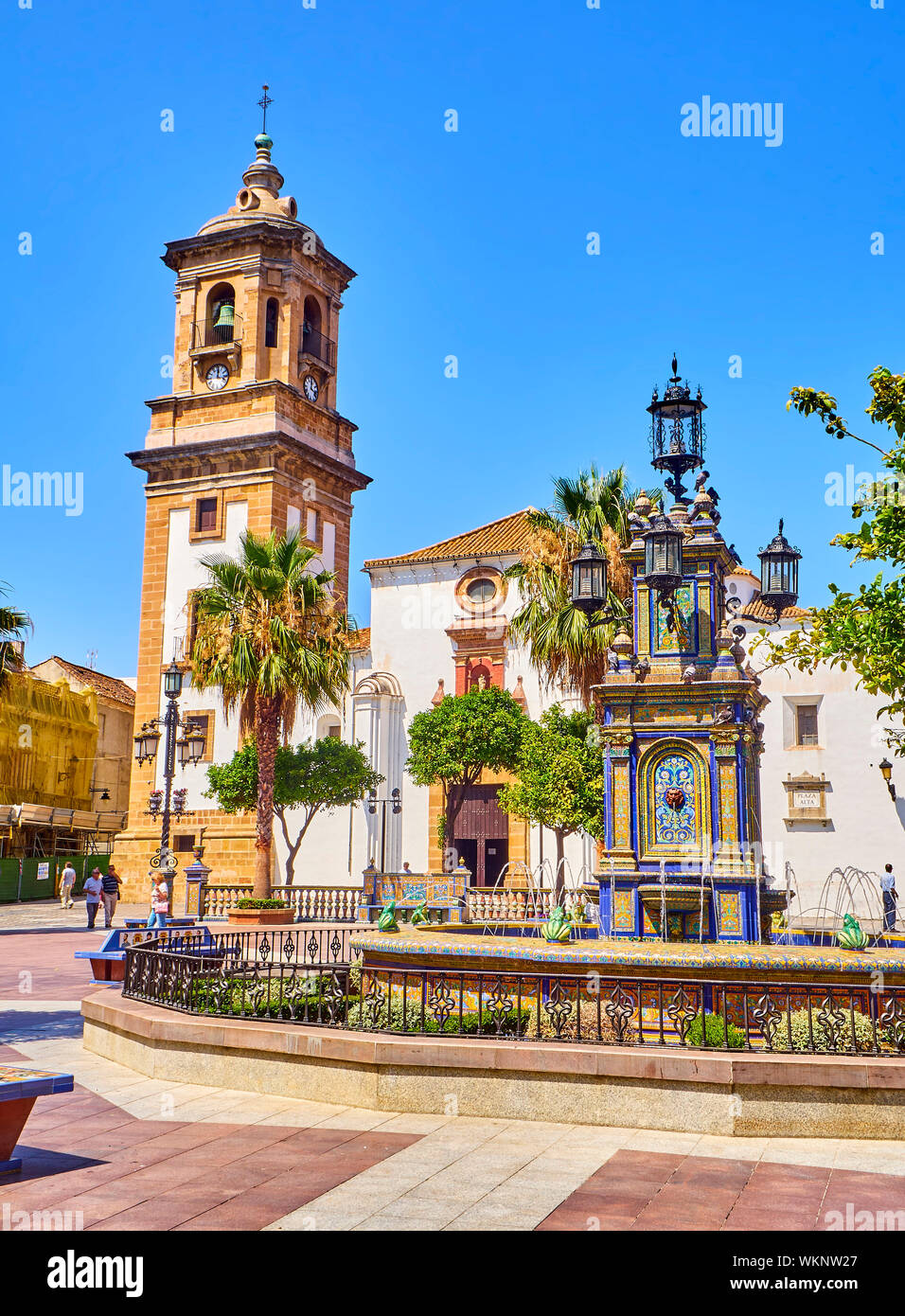 Façade principale de la paroisse de Nuestra Señora de la Palma paroisse. Plaza Alta Square. Centre-ville d'Algeciras, Cadiz Province, Andalusia, Spain. Banque D'Images