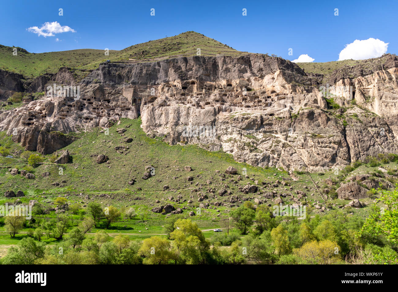 Grotte célèbre ville de Vardzia coupé en Erusheti les pentes de montagne dans la région de Samtskhe-Javakheti de Géorgie Banque D'Images