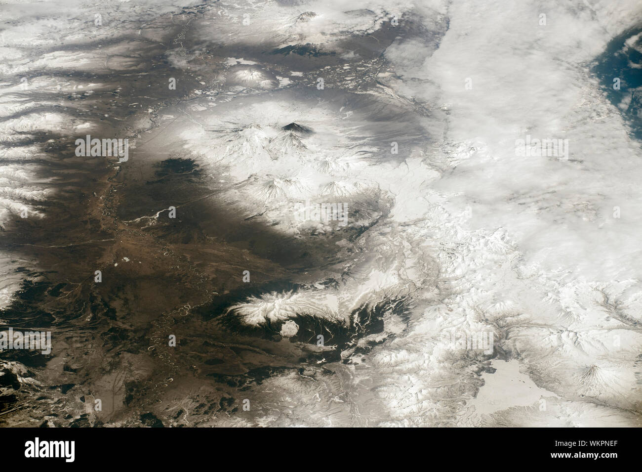 Kliuchevskoy, Bezymianny, Ushkovsky et volcans, Mai, 2015, la péninsule du Kamtchatka, la Russie, par la NASA/DPA Banque D'Images