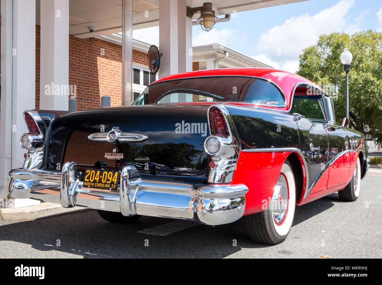 Libre de deux tons 1955 Buick Special automobile sur l'affichage à un salon de voitures dans la région de Matthews, Caroline du Nord. Banque D'Images