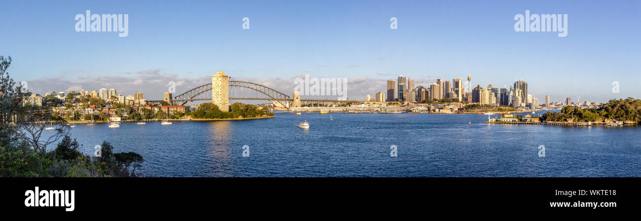 Sites touristiques de la ville de Sydney vue panoramique sur le port de Sydney et le Harbour Bridge arch vers cityscape gratte-ciel au lever du soleil Banque D'Images