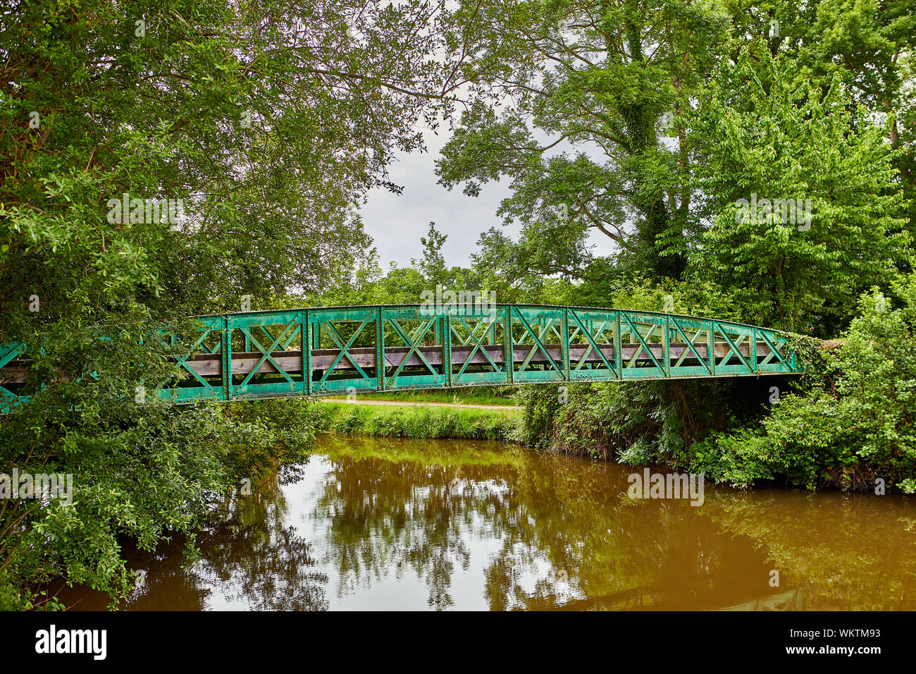 Image d'une passerelle sur le canal d'ille et rance Banque D'Images