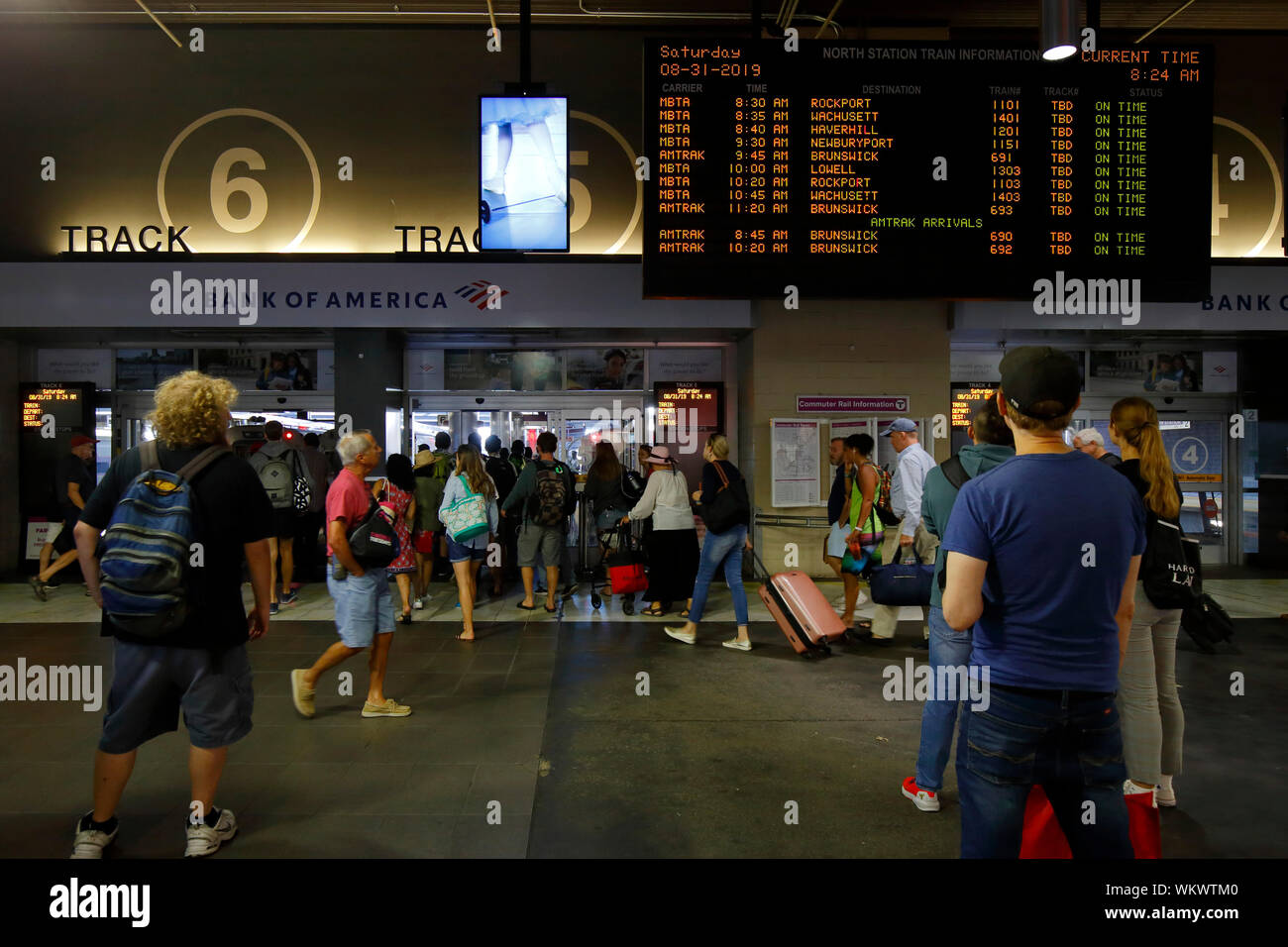 Voyageurs week-end à Boston's Gare du Nord à bord d'un train à Salem, Gloucester, et Rockport Banque D'Images