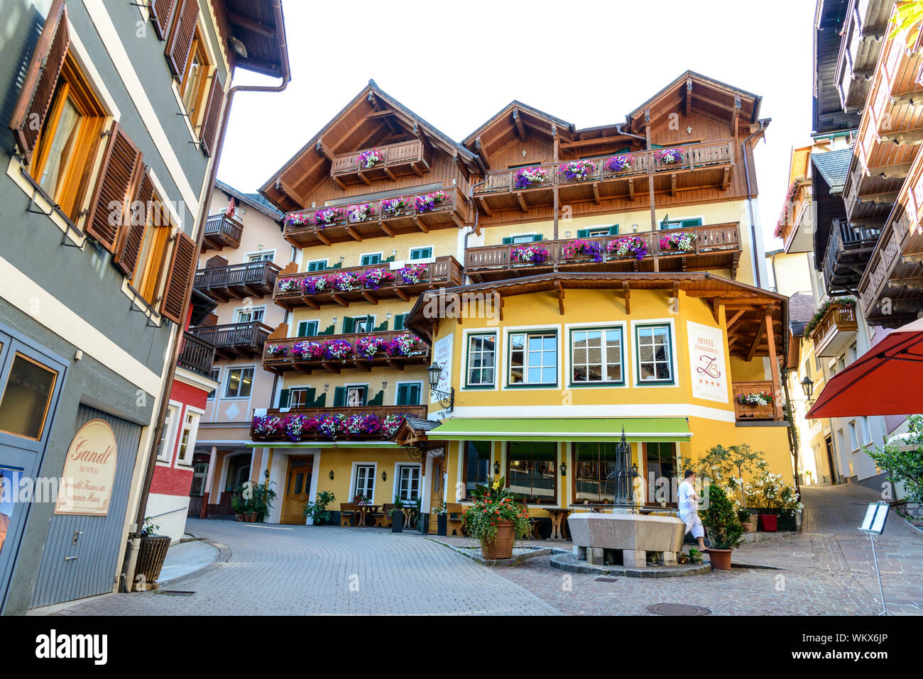 23 Juillet 2019 : Belle maison colorée à Sankt Wolfgang im Salzkammergut, sur le lac Wolfgangsee. L'Autriche, Salzbourg Banque D'Images