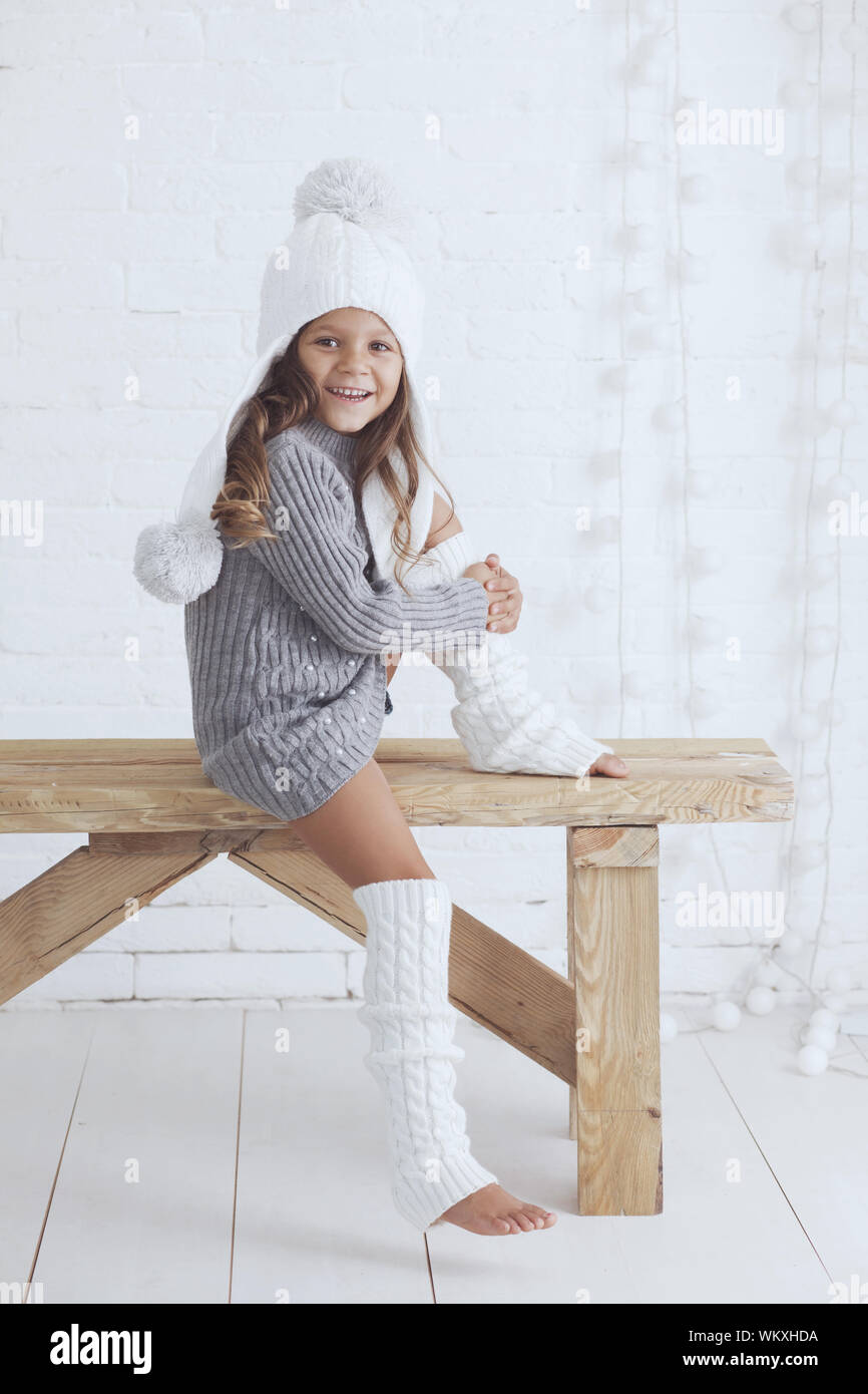 Cute little girl 5 ans portant des v tements d hiver la mode en
