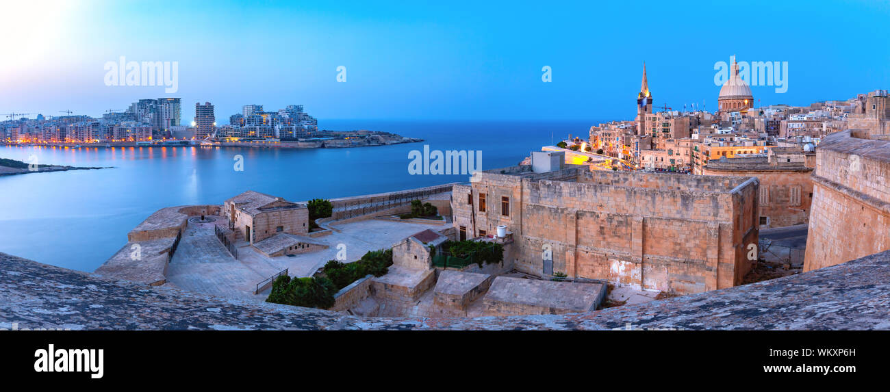 La Valette, Malte Skyline at sunset Banque D'Images