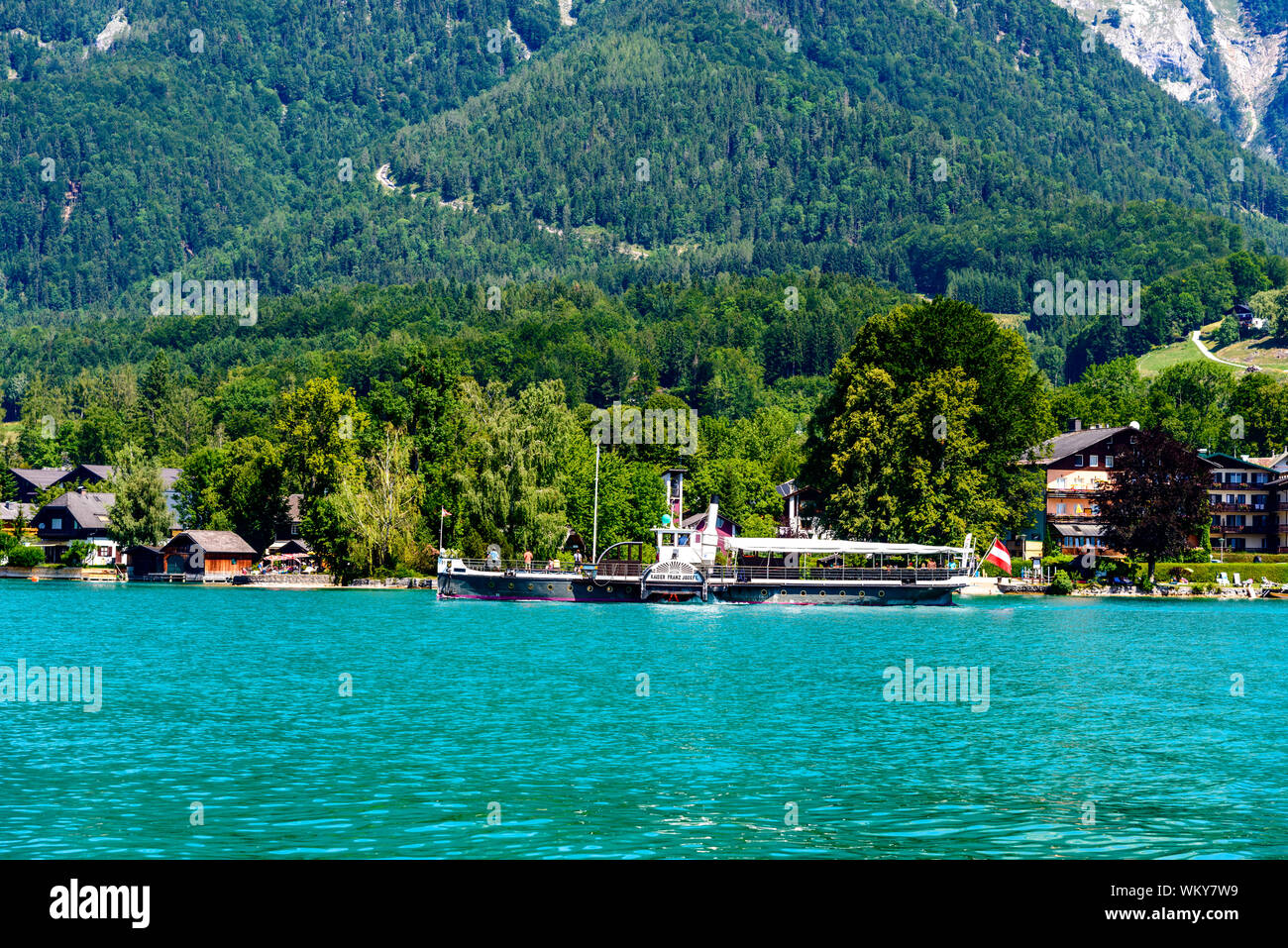 25 Juillet 2019 : belle vue de Sankt Wolfgang im Salzkammergut sur les montagnes des Alpes, navire à vapeur Kaiser Franz Josef I, le lac Wolfgangsee. L'Autriche, S Banque D'Images