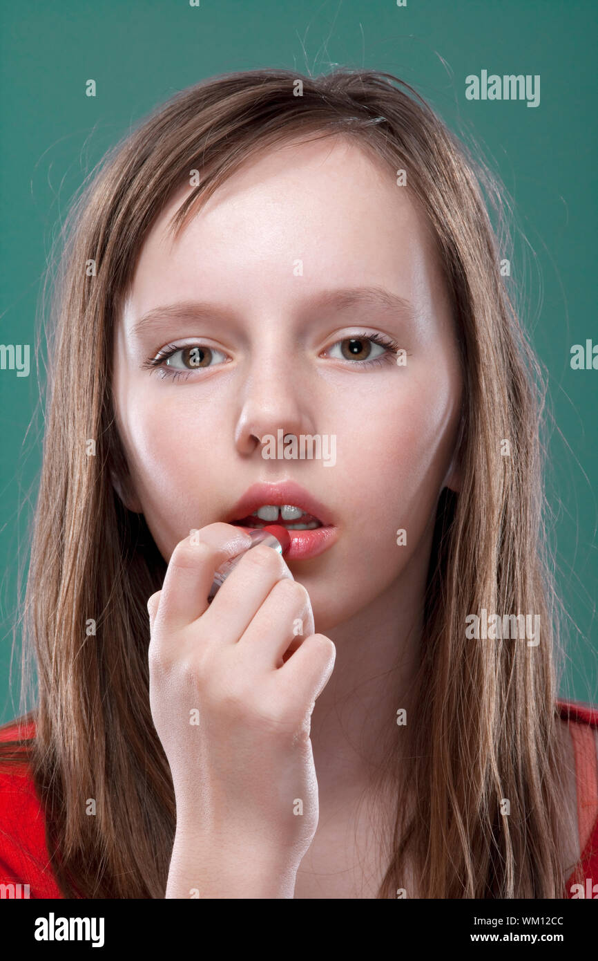 Fille adolescente maquillage : 163 385 images, photos de stock, objets 3D  et images vectorielles