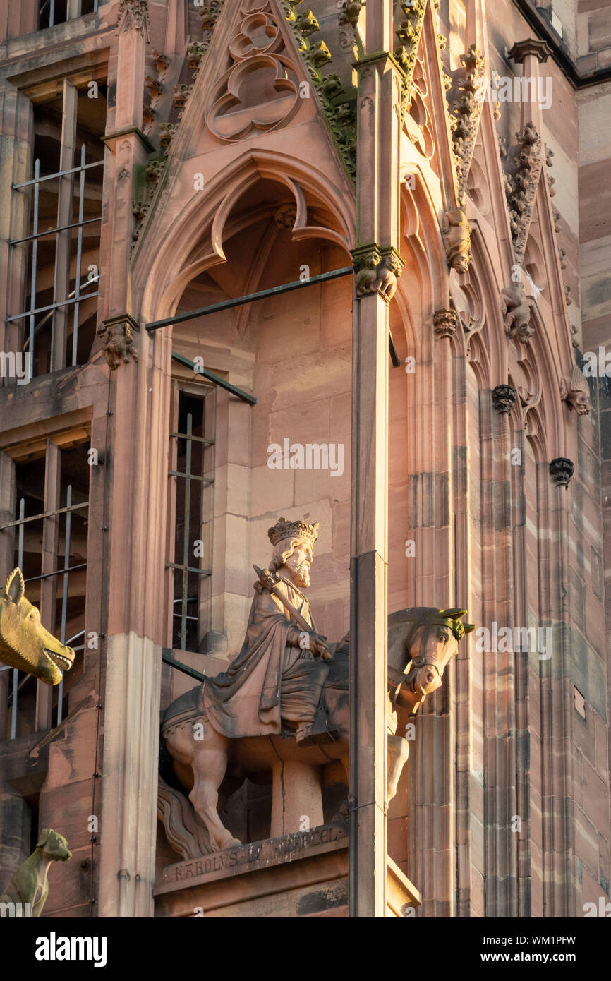 Détail de l'Ouest, avant le roi sur un cheval, la cathédrale de Strasbourg, la cathédrale de FranceStrasbourg, France Banque D'Images