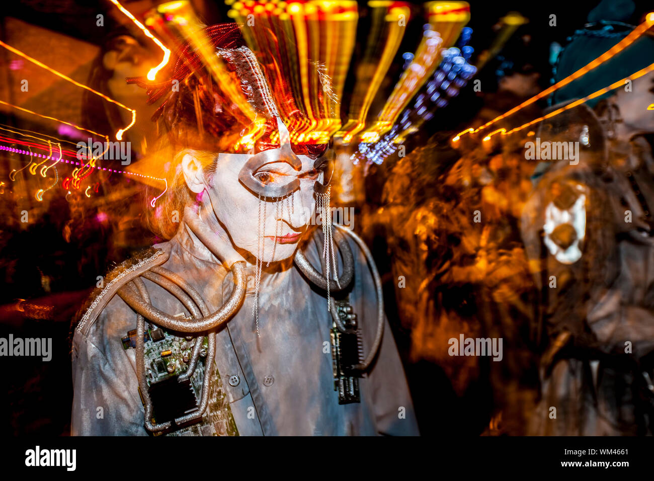 TUCSON, AZ/USA - 09 NOVEMBRE : l'effet de tir à l'artiste non identifié toutes les âmes Procession le 09 novembre 2014 à Tucson, Arizona, USA. Banque D'Images