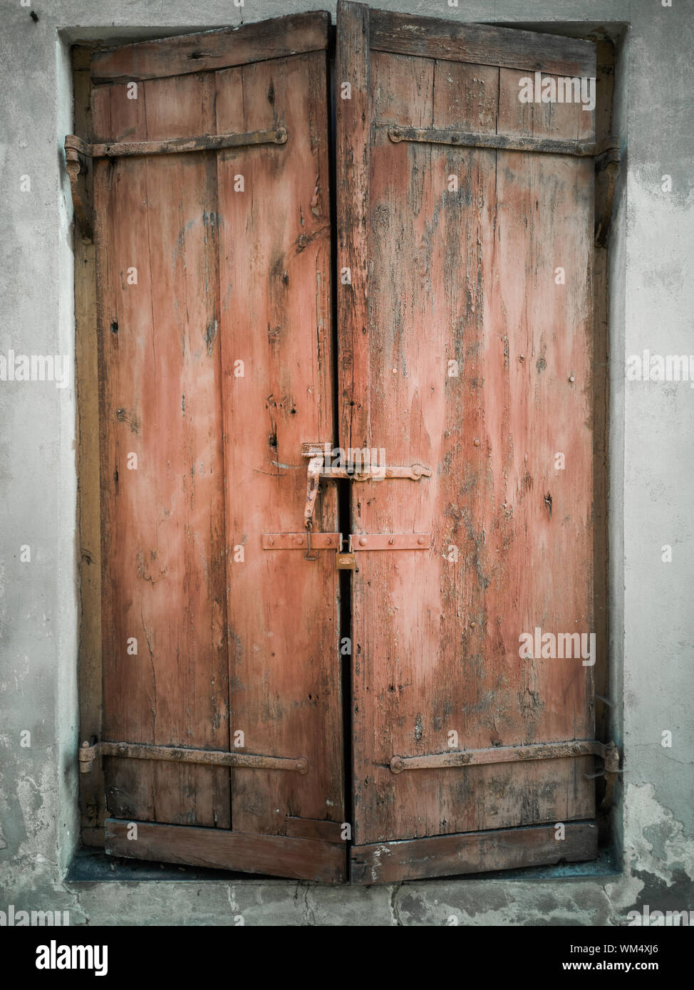 Vieux volet peint marron Banque D'Images