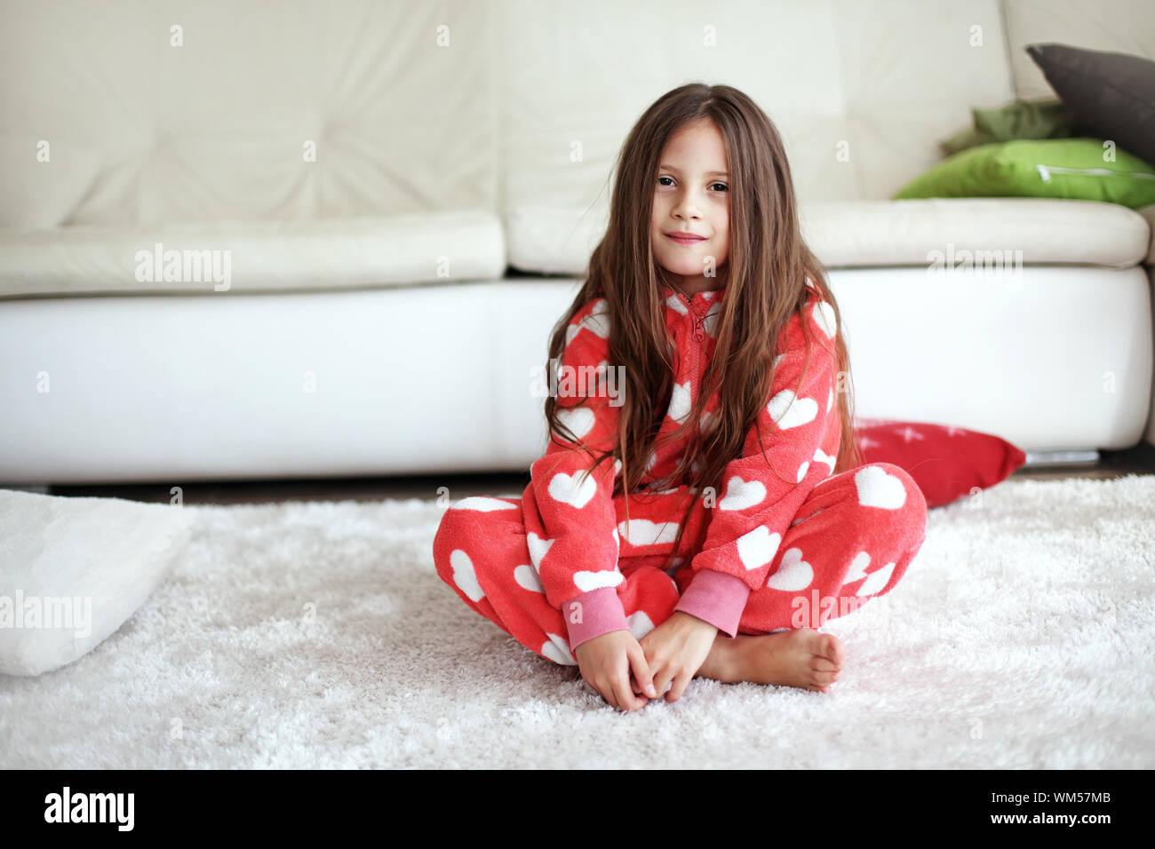 Girl wearing pajamas Banque D'Images