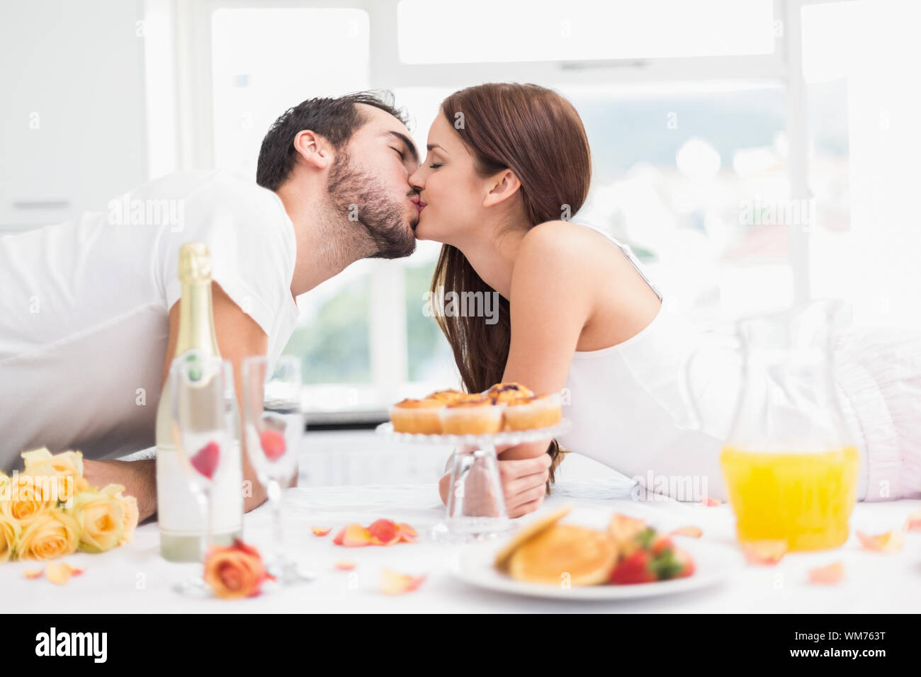 Petit Dejeuner Romantique Banque D Image Et Photos Alamy