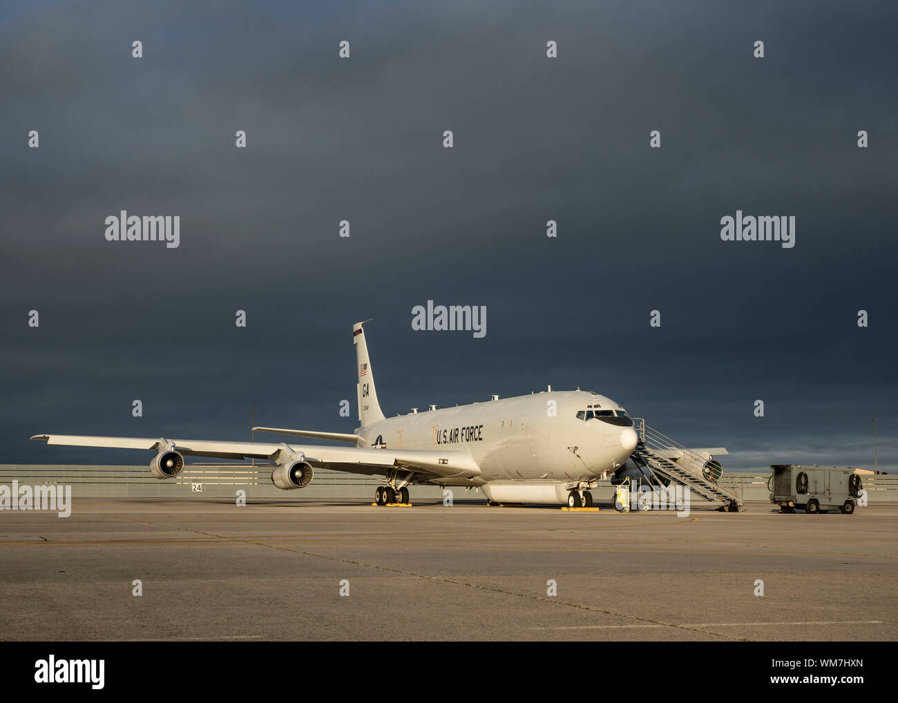 Un E-8C avions STARS commune se trouve sur la piste à la Base Aérienne Robins, Ga, le 2 septembre 2019 de l'avant de l'Ouragan Dorian. L'ÉTOILE avions appartenant à la Géorgie Air National Guard, 116th Air Control Wing, sont transférés à la Tinker Air Force Base, en Oklahoma, en préparation de l'arrivée de l'Ouragan Dorian potentiels sur la côte est de la Géorgie. (U.S. Photo de la Garde nationale aérienne 1er lieutenant Dustin Cole) Banque D'Images