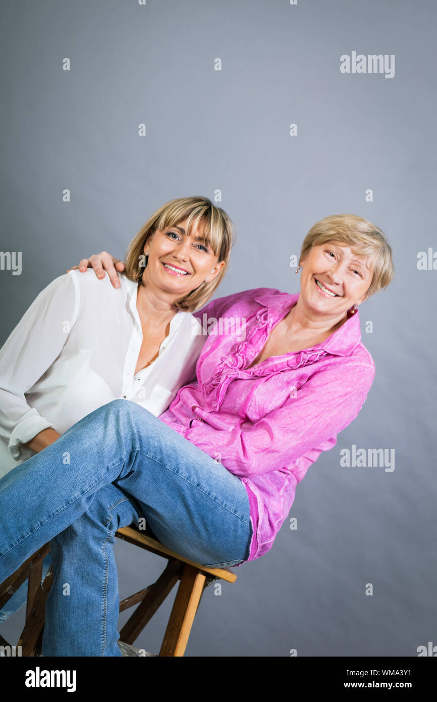 Senior lady avec sa fille d'âge moyen Banque D'Images