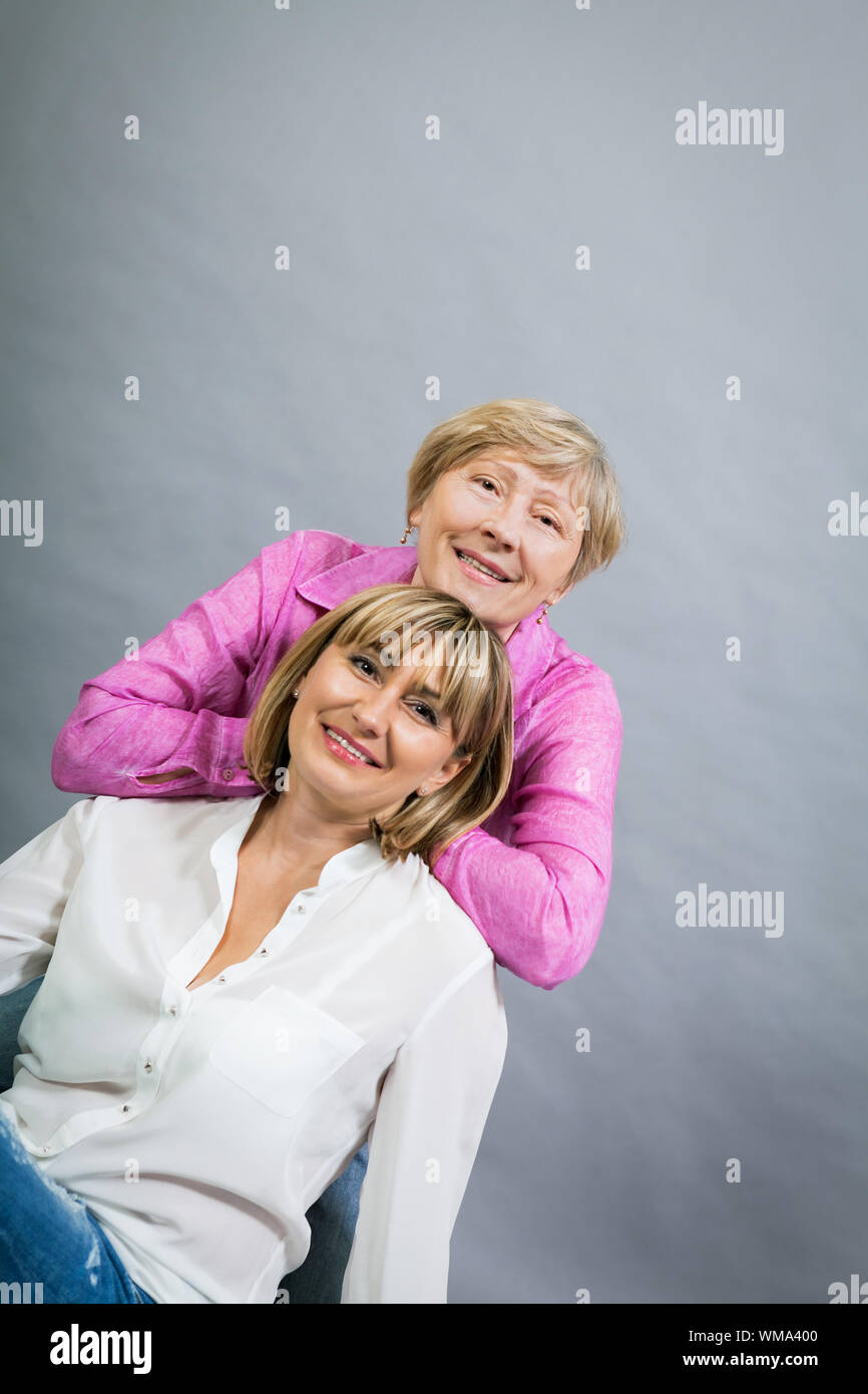 Senior lady avec sa fille d'âge moyen Banque D'Images