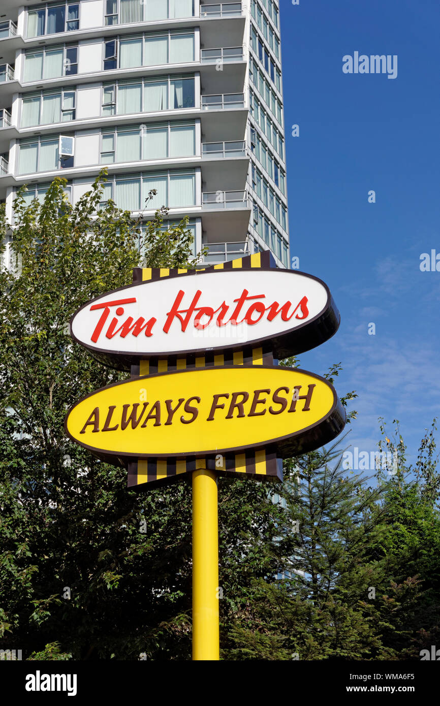 Le café de Tim Hortons au Canada La boutique sign à Burnaby, Vancouver, Colombie-Britannique, Canada Banque D'Images