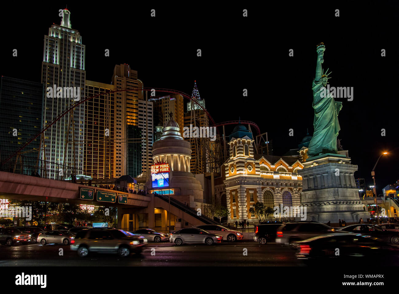 LAS VEGAS NV/USA - 24 Décembre : Le Strip de Las Vegas, la veille de Noël  avec New York, New York Hotel and Casino. 24 décembre 2014 à Las Vegas, NV,  US Photo Stock - Alamy