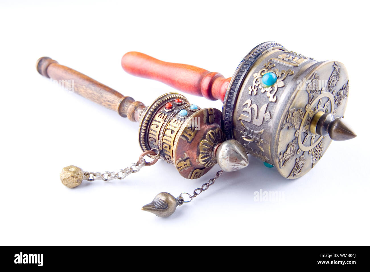 Les moulins de prière en blanc isolé Banque D'Images