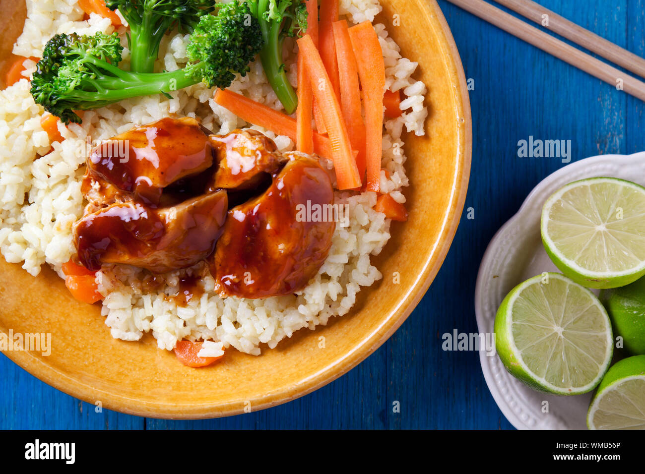 Repas thaï de poulet et quelques légumes Banque D'Images