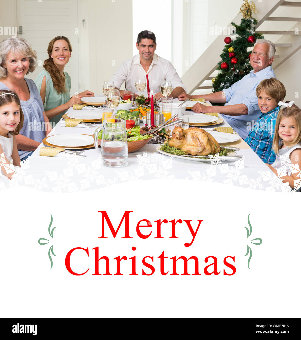 Image composite de family having christmas repas ensemble contre border Banque D'Images