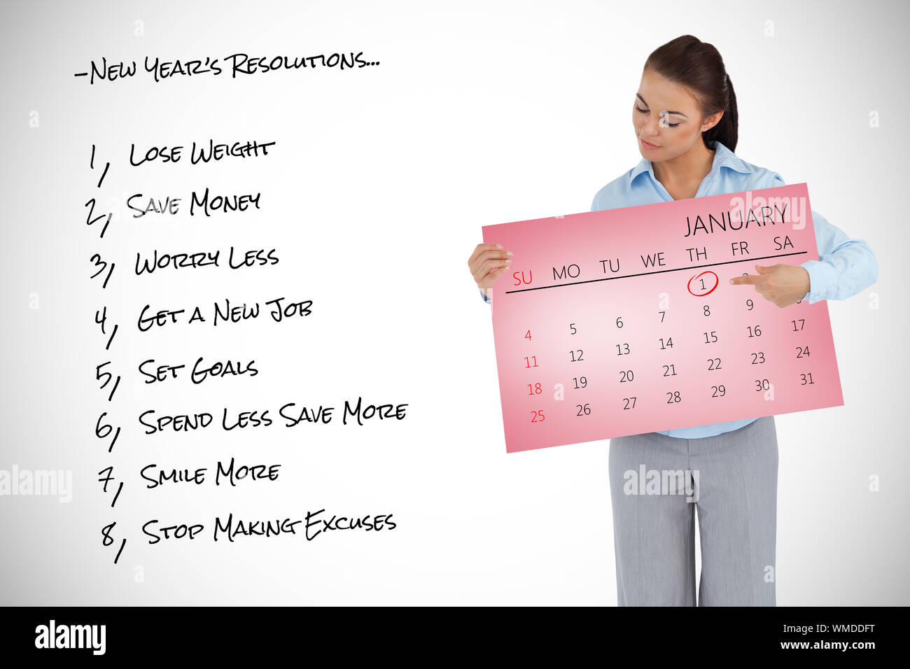 Young businesswoman looking at le calendrier il est présenter contre carte rose Banque D'Images